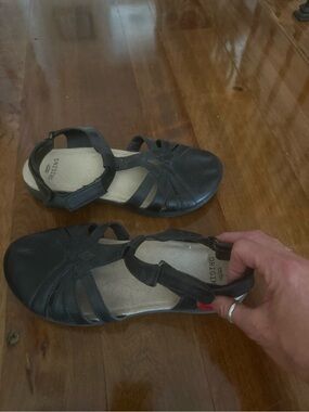 Earth origins black women’s sandals closed toe size 9